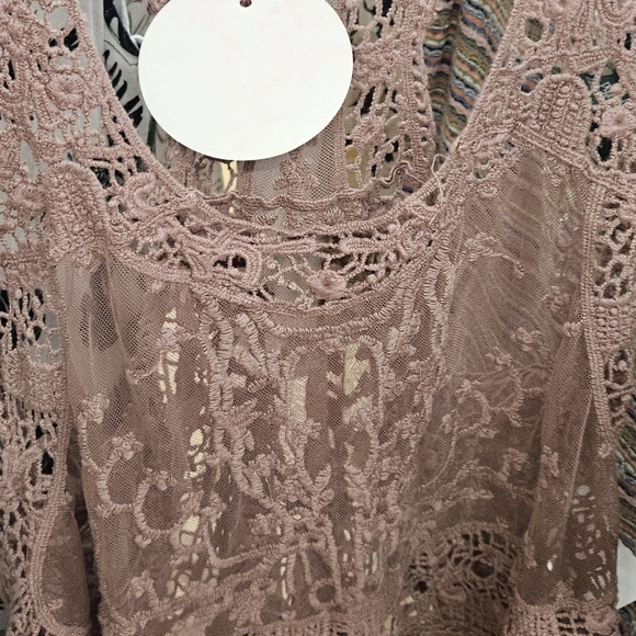 NWT Umgee White Lace Tank Top with Floral Detailing - Picture 4 of 6